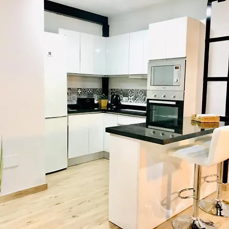 Modern & Spacious In Plaza De La Merced * Malaga