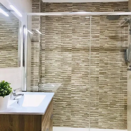 Modern & Spacious In Plaza De La Merced