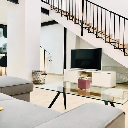 Modern & Spacious In Plaza De La Merced Apartment *