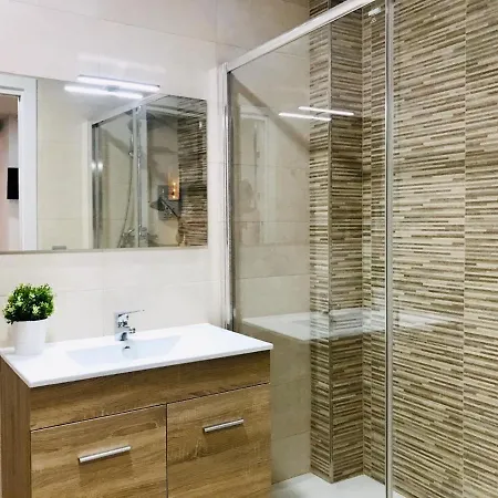 Apartment Modern & Spacious In Plaza De La Merced